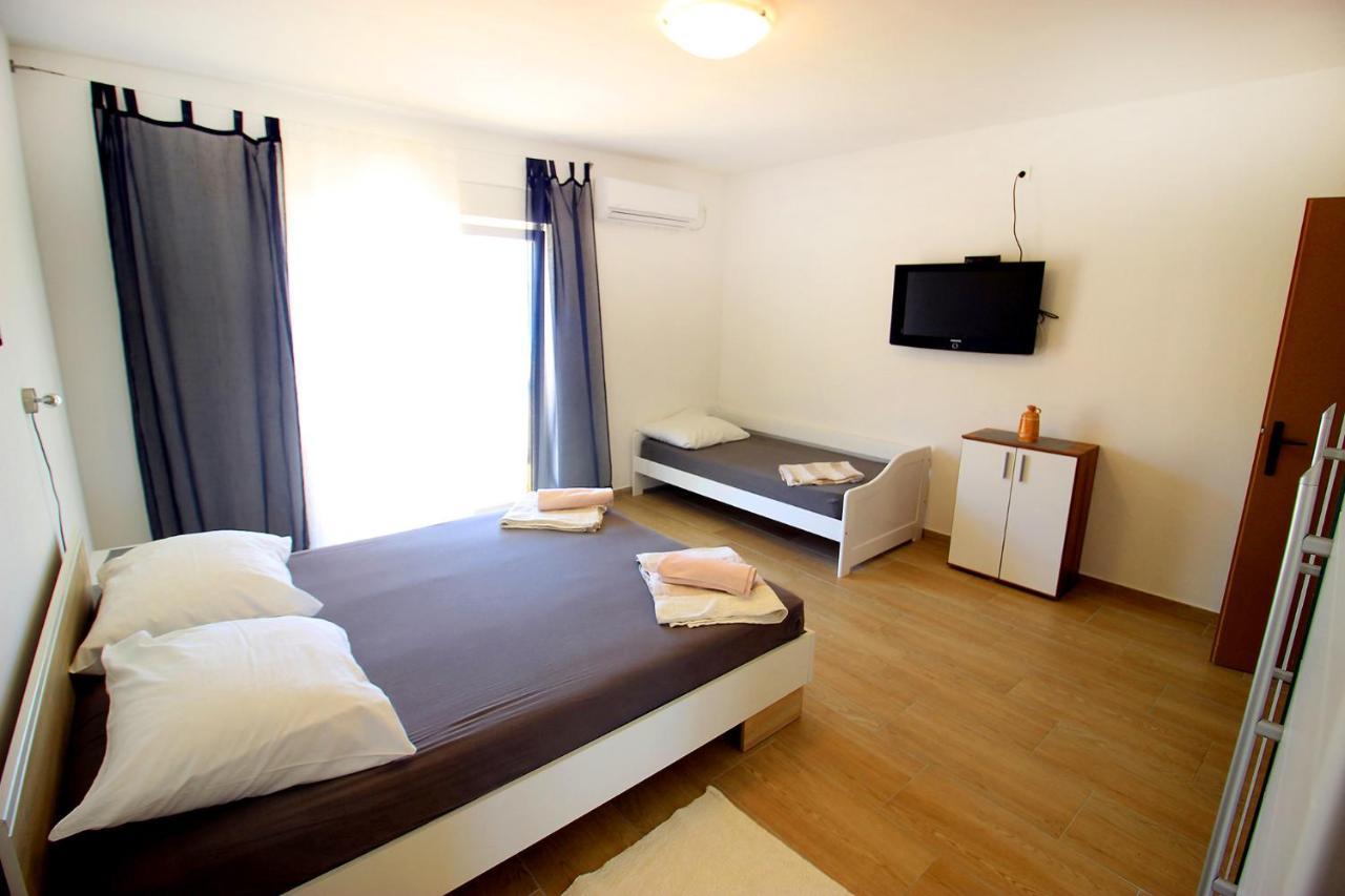 The Peaceful Vacation Apartment Metajna Exterior foto
