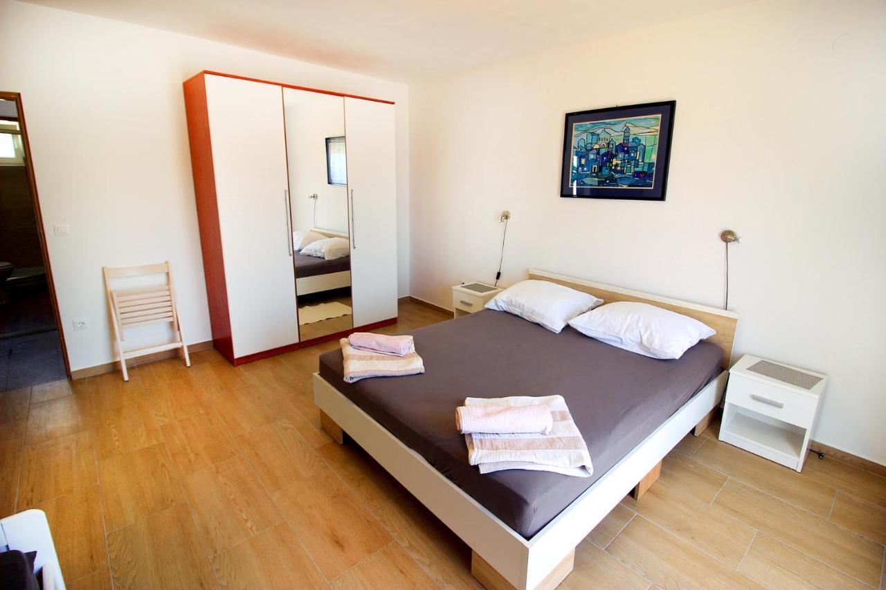 The Peaceful Vacation Apartment Metajna Exterior foto