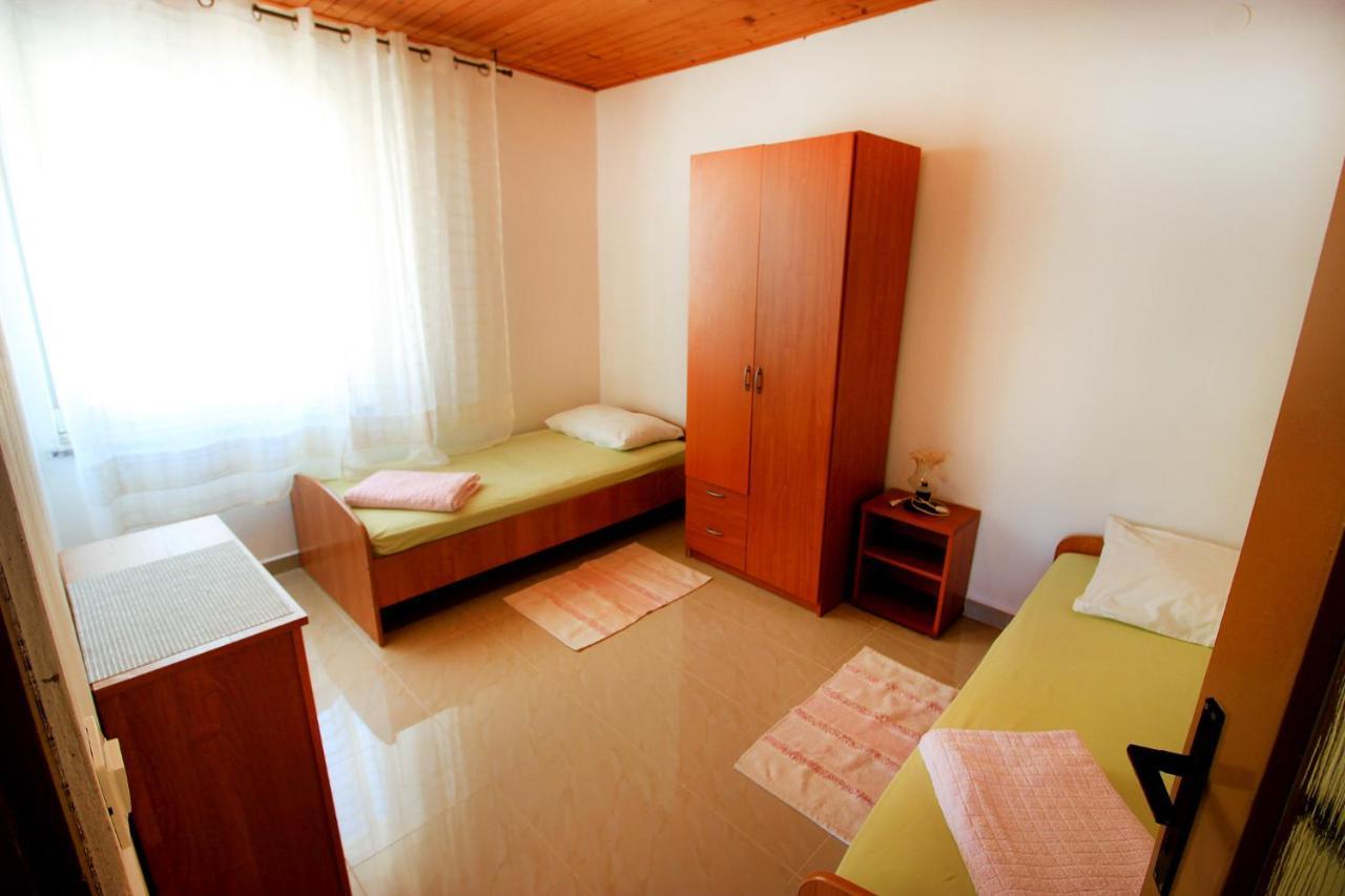 The Peaceful Vacation Apartment Metajna Exterior foto
